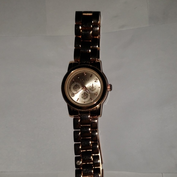 Watch - Picture 2 of 5